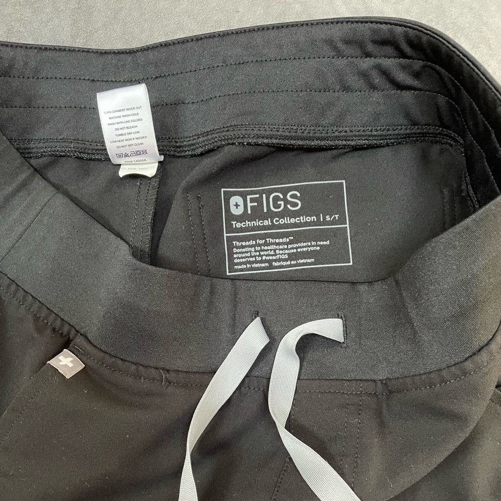 Figs SMALL TALL BLACK Zamora